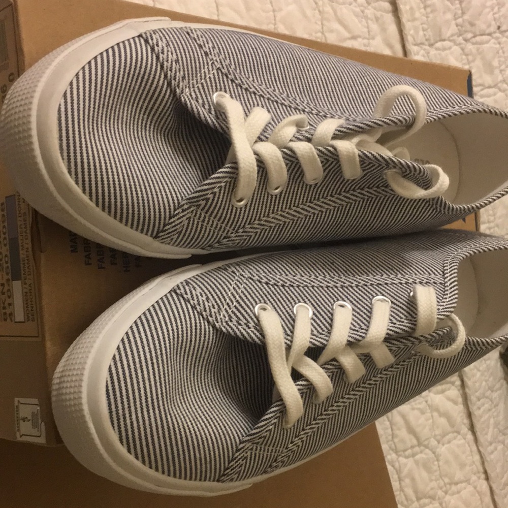 Old Navy Casual sneakers